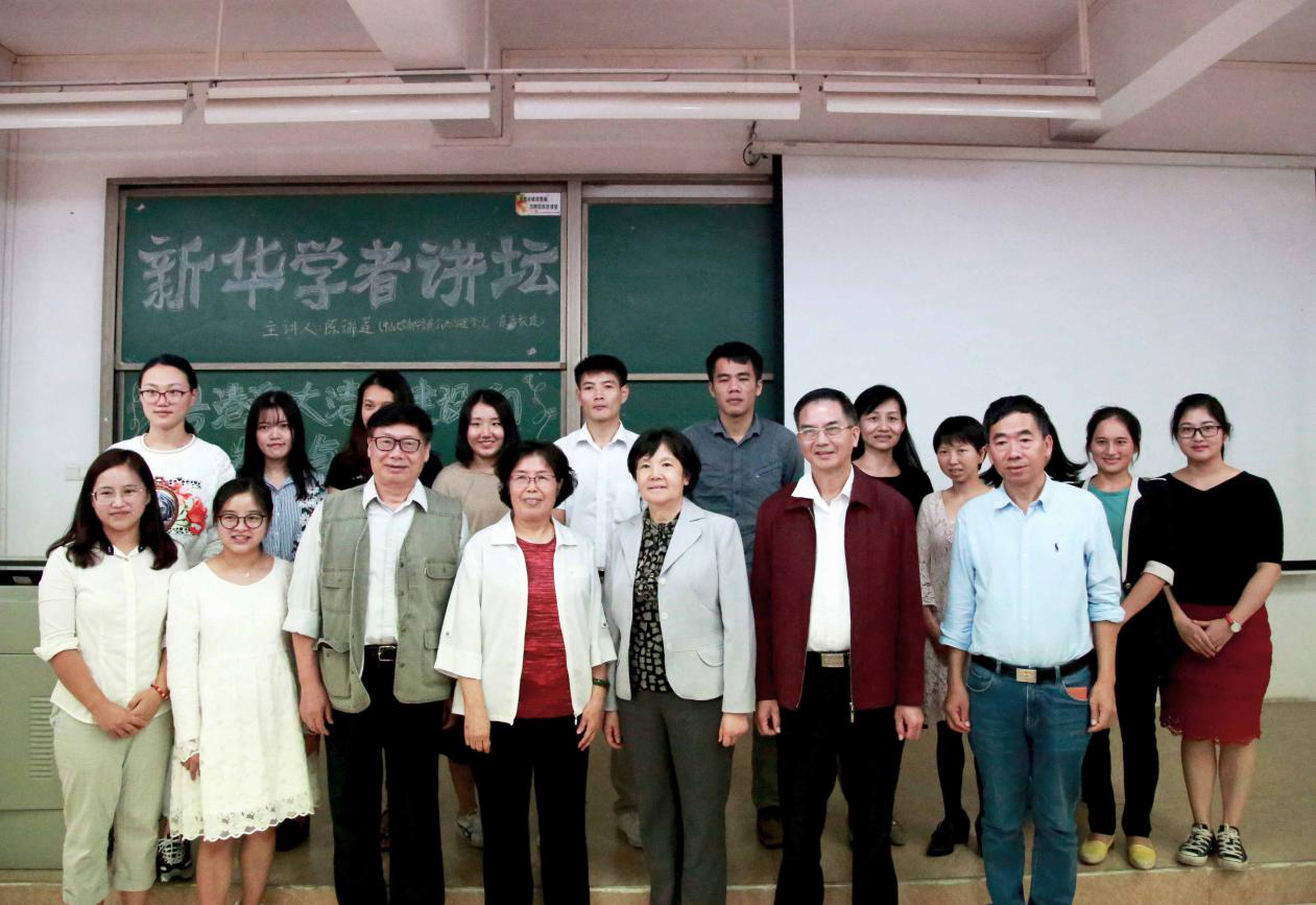 学生提问(图五:师生合影留念 公共治理学院学生会供稿 文/孙杨琳